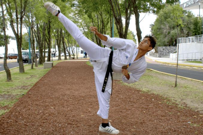 Preparatoriano BUAP gana medalla de plata en Juegos Deportivos Escolares Centroamericanos y del Caribe 2023